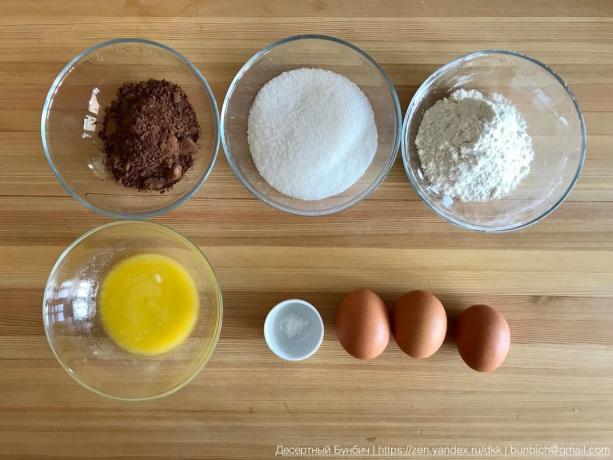 Ainesosat muodostavat 16 cm halkaisija: 3 munaa (C1), 100 g sokeria, 60 g vehnäjauhoja B / C, 30 g kaakaojauhetta, 20 g voita, 20 g vaniljasokeria, ripaus suolaa