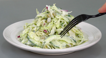 Mitä teen voidakseni estää kurkkuja "virtaamasta" salaatissa (salaatini näyttävät aina ruokahaluttavilta juhlapöydällä)