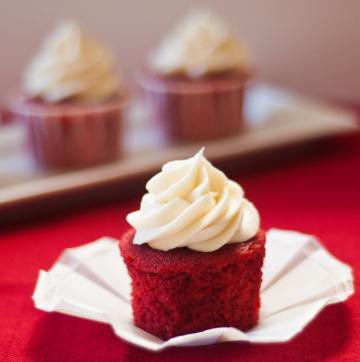 Miten ruokaa kirkkaan cupcakes, cupcakes "Red Velvet" vieraille sanoi wow