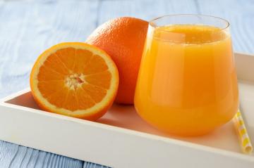 Miten puristaa appelsiinimehua ilman juicer