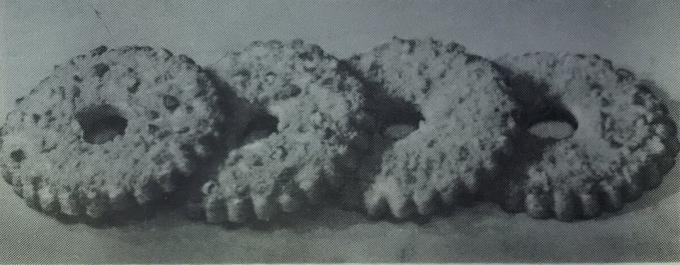 Kakku "murokeksi rengas." Valokuva kirjasta "Tuotanto leivonnaisia ​​ja kakkuja," 1976 
