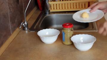 Viisi yksinkertainen kastikkeet reseptejä salaatteja joka korvaa majoneesia