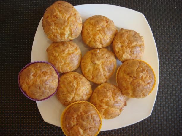 Kuva otettu tekijän (muffinit lautaselle)