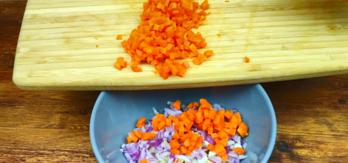 salaatti porkkanoita