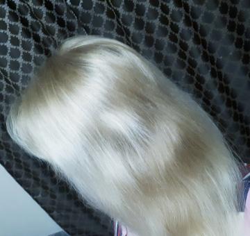Risiiniöljyä hennoille hiuksille: miten päästä eroon pörröinen tukka ja tehdä niistä paksumpi (valovaikutus)