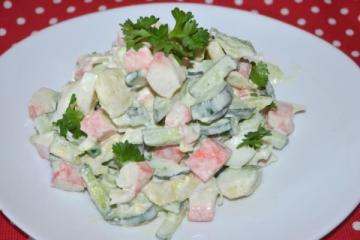 Mahtava maukas salaatti taskurapu tikkuja ja avokado! Tulet kokki sen kaikki lomat!
