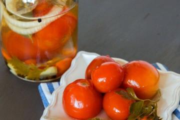 Marinoituja tomaatteja talvella "Yum"