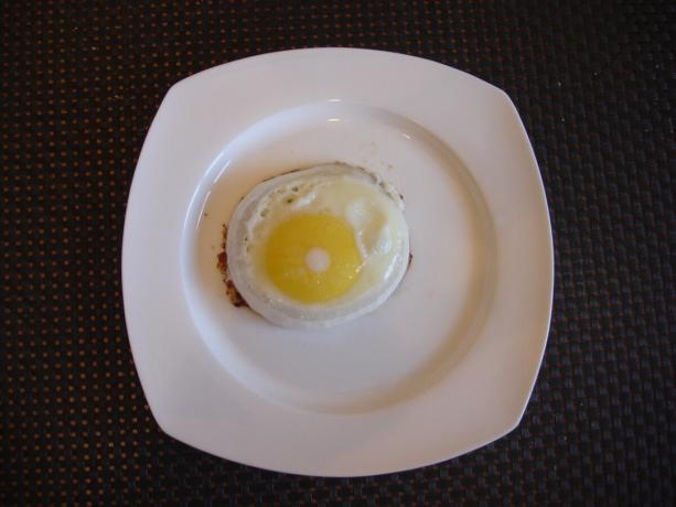 Kuva ottanut tekijän (muna lautaselle)