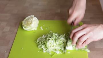 3 uutta salaatti tavallista kaalia. yksinkertaisia ​​reseptejä