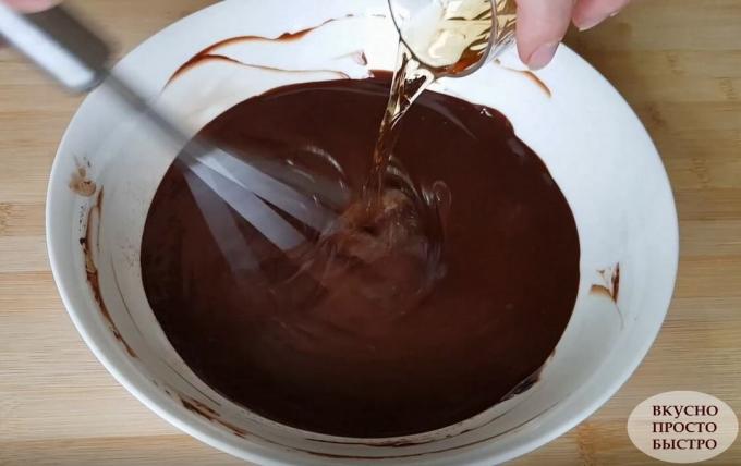 Laadintamenettely suklaata jälkiruoka